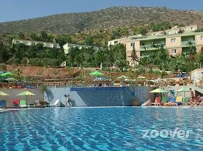 מלון Aqua Sun Village 4*