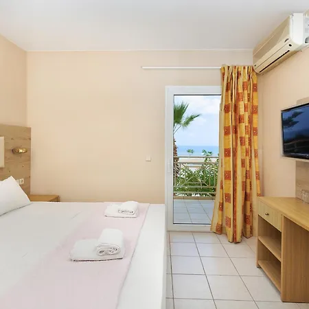 Aqua Sun Village מלון