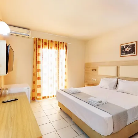 מלון Aqua Sun Village 4*