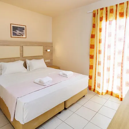 Aqua Sun Village מלון 4*
